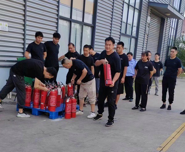 “警钟长鸣”橡胶接头工厂消防演习常态化